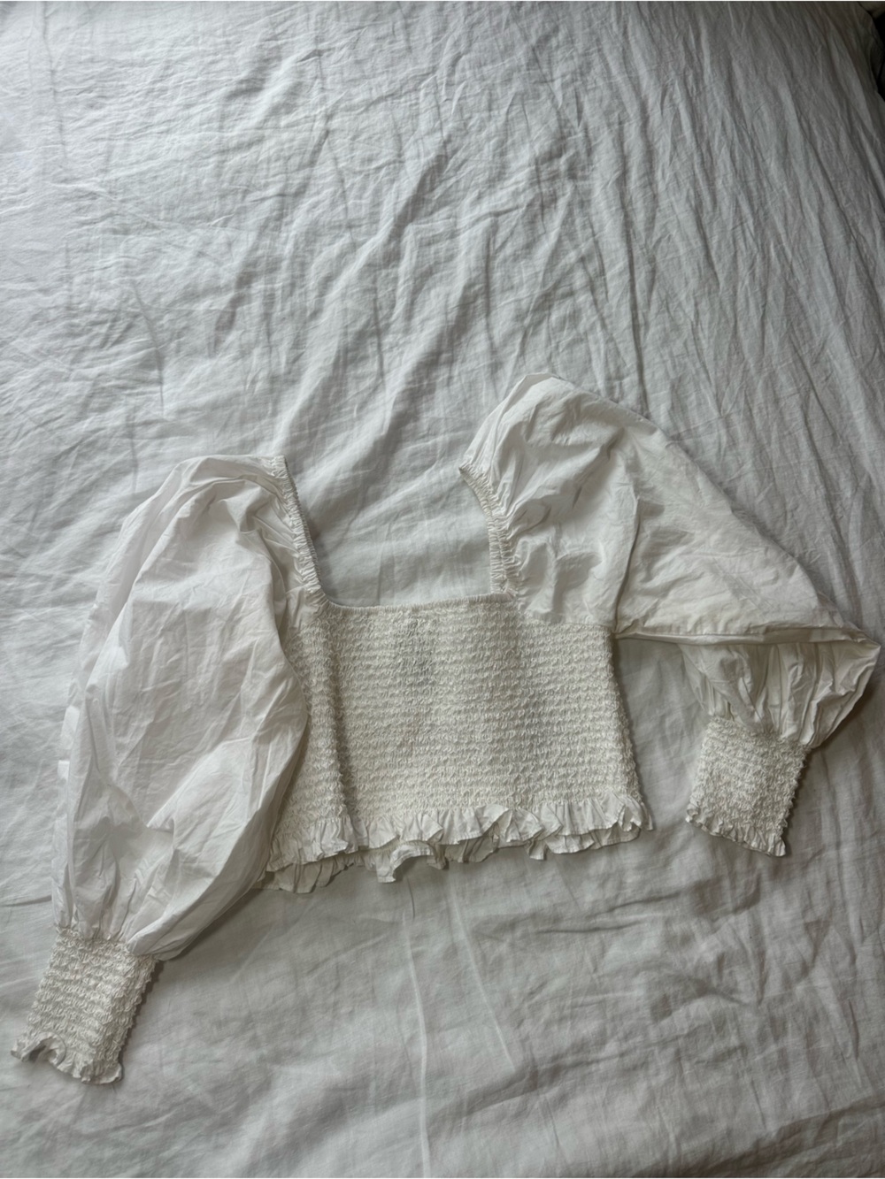 FARM Rio White Smocked Puff-Sleeve Crop Top - Picture 3 of 3